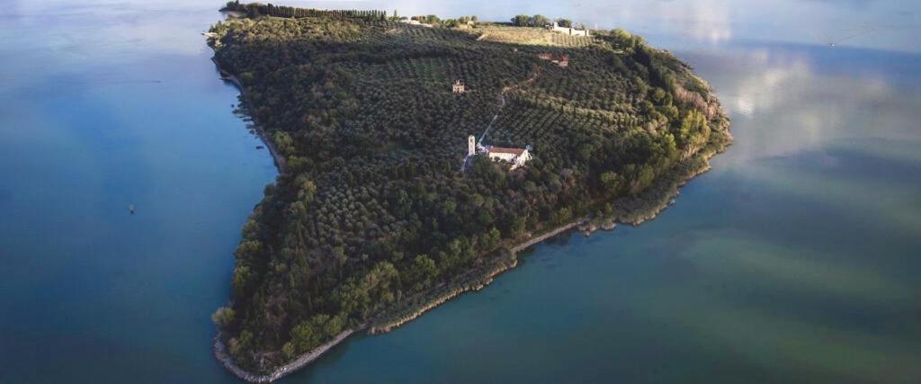 Isola Polvese Resort カスティリオーネ・デル・ラーゴ エクステリア 写真